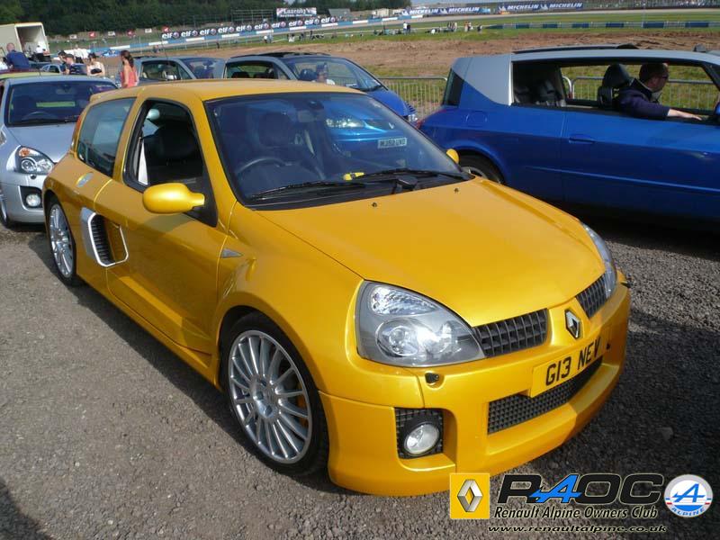 Clio-V6-Yellow