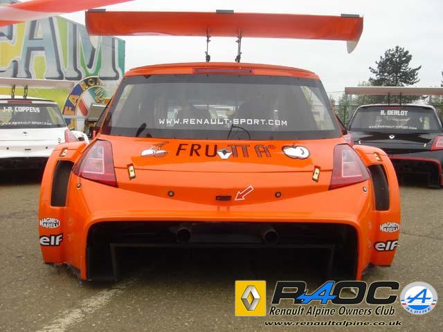 Zolder-05-orange-megane-trophy-rear-sf